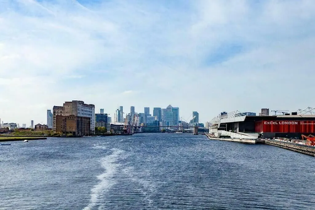 City Escape - Royal Wharf London 0*,  United Kingdom