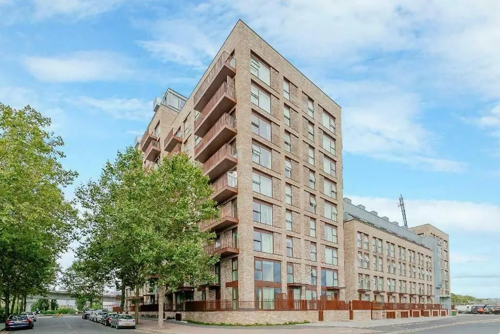 City Escape - Royal Wharf London Apartment